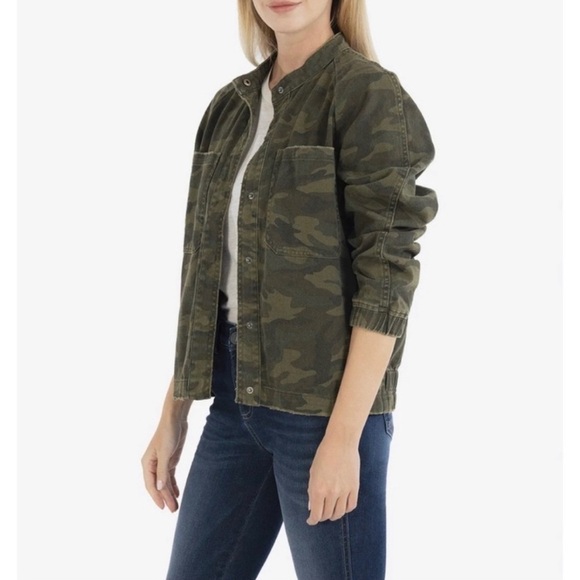 KUT from the KLOTH Jeans Women Cruz Camo Bomber Jacket Size Medium NWT - Picture 6 of 8
